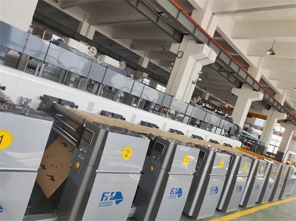 PLC 제어 플렉소 프린팅 머신 다이-컷 반복 286-1200mm와 높은 효율성